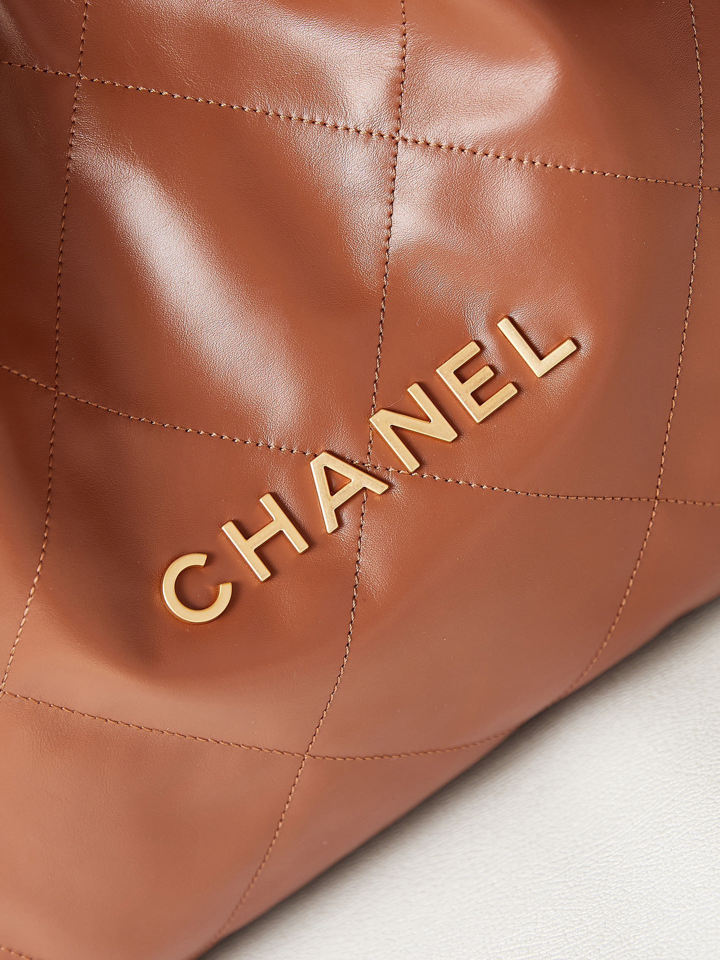 Ch**el 22 SMALL HANDBAG Shiny Calfskin BROWN 13.7×14.4×2.7 in