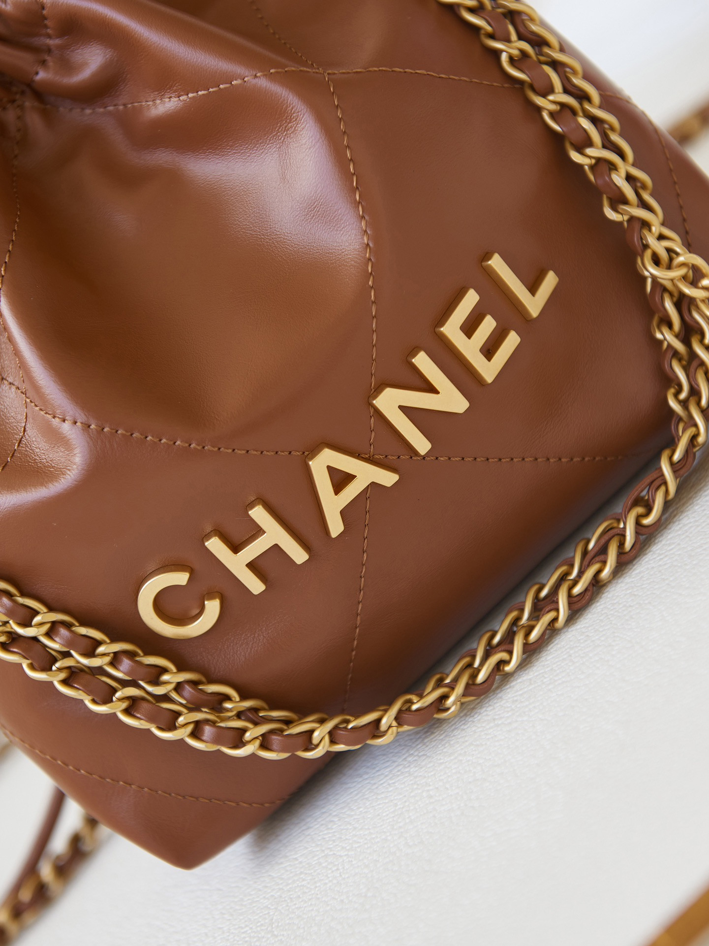 Ch**el 22 MINI HANDBAG Shiny Calfskin Brown 7.8 × 7.4 × 2.3 in