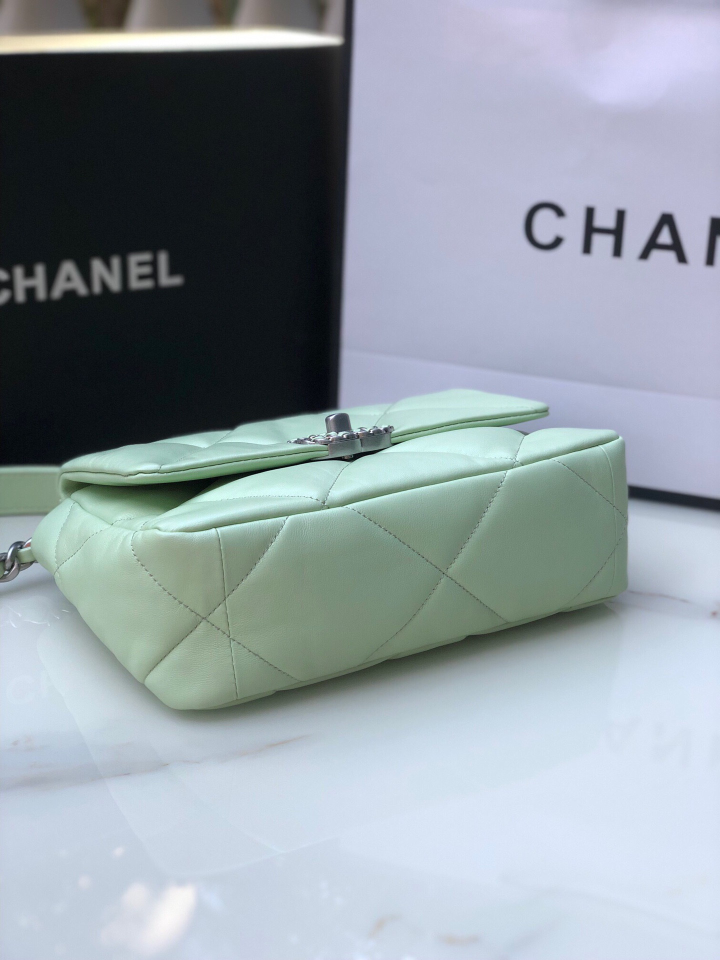 Ch**el 19 HANDBAG Shiny Leather, Gold-Tone, Silver-Tone & Ruthenium-Finish Metal Green 6.2 × 10.1 × 3.5 in