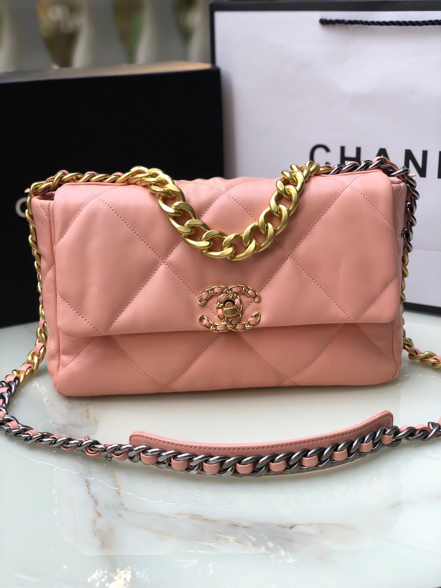 Ch**el 19 LARGE HANDBAG Shiny Leather, Gold-Tone, Silver-Tone & Ruthenium-Finish Metal Light Pink 7.8 × 11.7 × 3.9 in