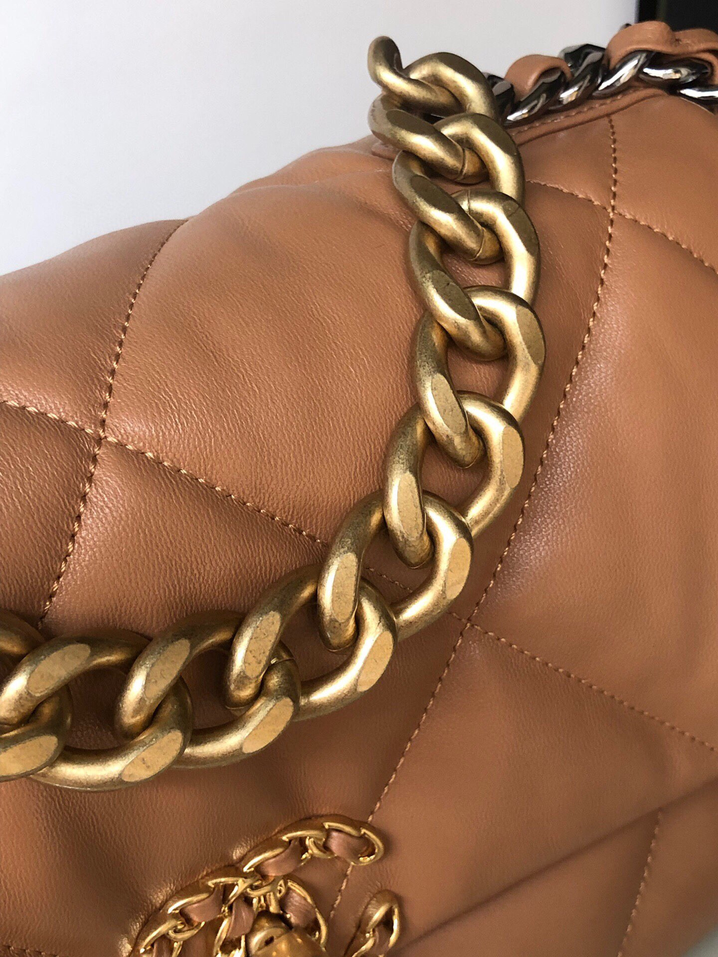 Ch**el 19 LARGE HANDBAG Shiny Leather, Gold-Tone, Silver-Tone & Ruthenium-Finish Metal Caramel 7.8 × 11.7 × 3.9 in