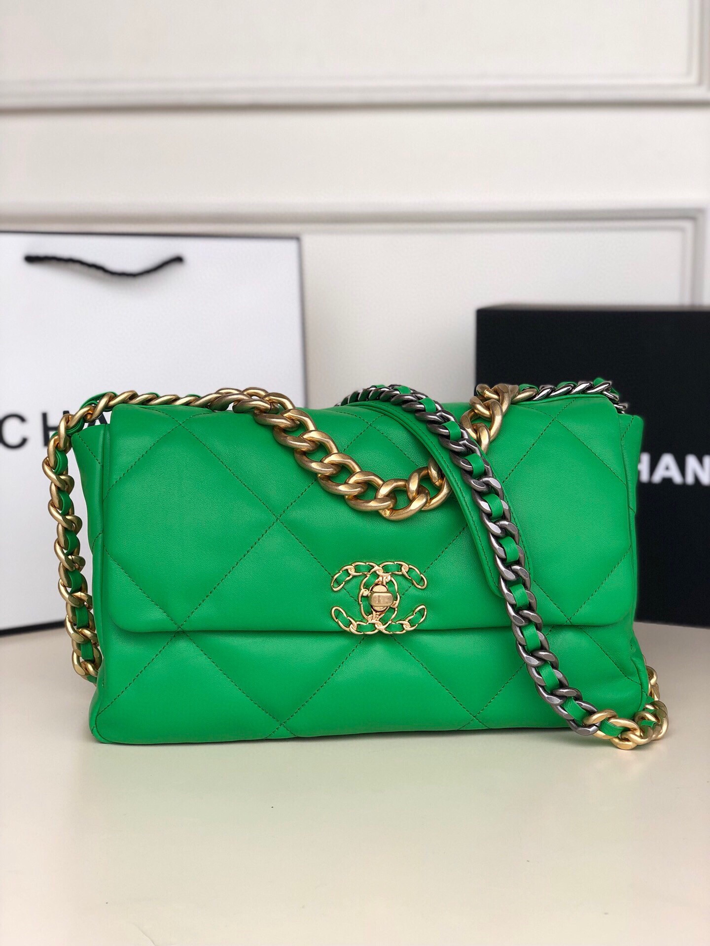Ch**el 19 LARGE HANDBAG Shiny Leather, Gold-Tone, Silver-Tone & Ruthenium-Finish Metal Green 7.8 × 11.7 × 3.9 in