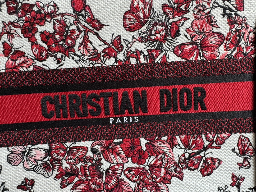 Small D10r BOOK TOTE WHITE AND RED LE CŒUR DES PAPILLONS EMBROIDERY 10.5 x 8.5 x 5.5 inches