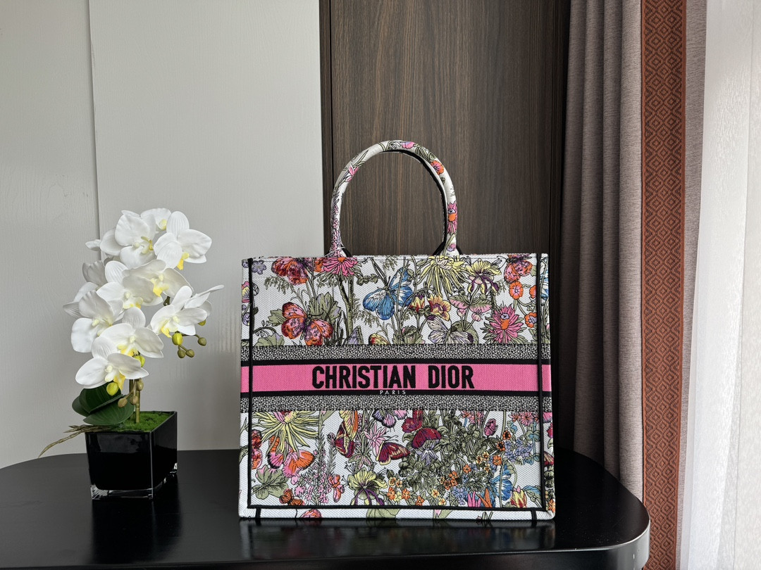 Large D10r BOOK TOTE WHITE MULTICOLOR MEXICO MILLEFIORI EMBROIDERY 16.5 x 14 x 7.5 inches