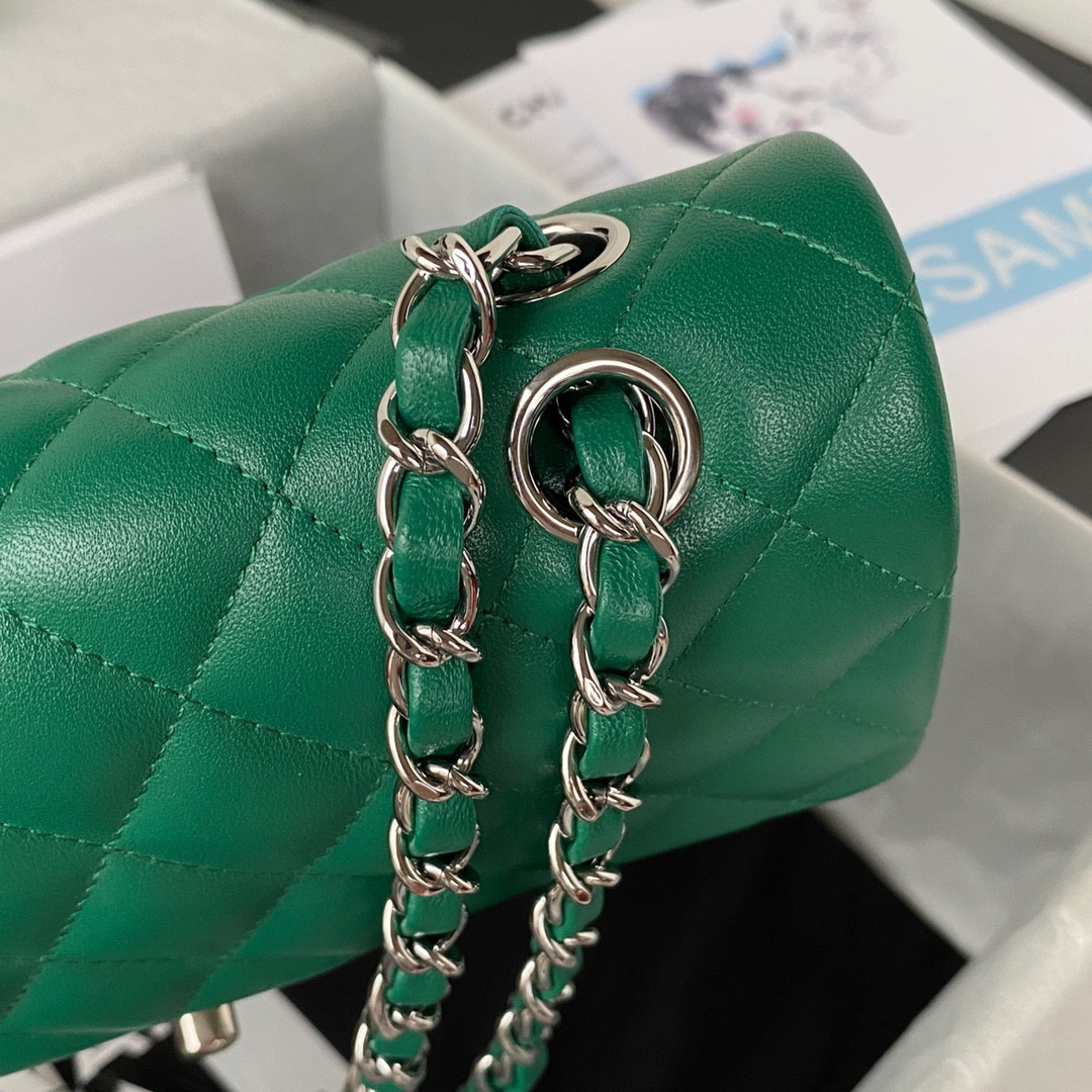 Ch**el SMALL CLASSIC HANDBAG Grained SHINY Calfskin & Silver-Tone Metal Green 5.7 × 9 × 2.3 in