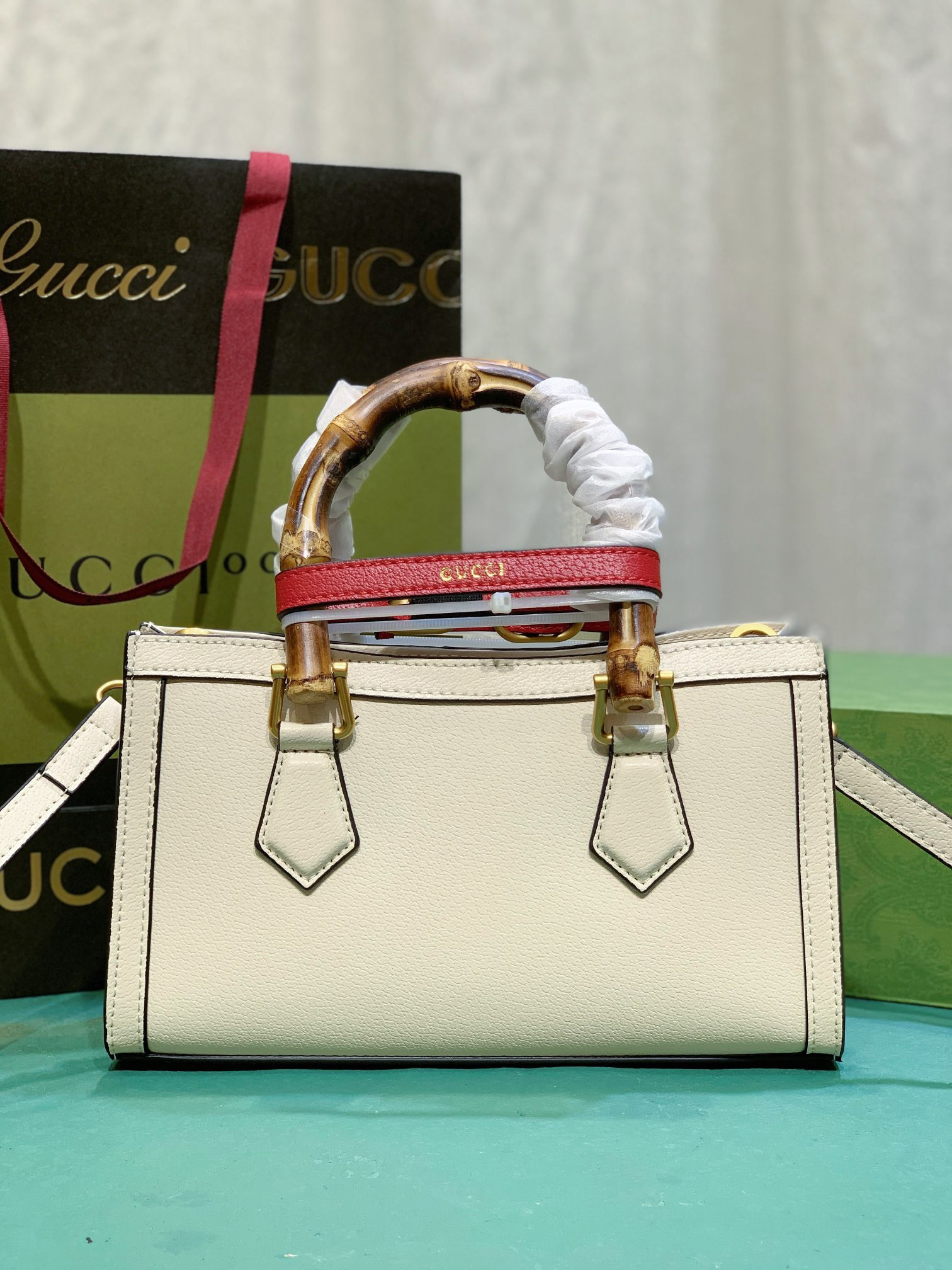 Gvc*1 DIANA SMALL SHOULDER BAG White 25W x 16H x 9D CM