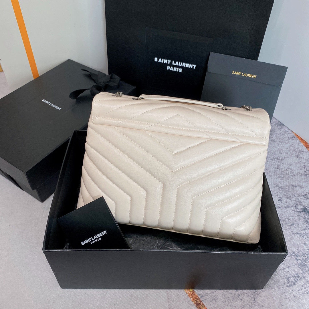 Y51 LOULOU MEDIUM IN QUILTED LEATHER BLANC VINTAGE SILVER 12.5 X 8.6 X 3.5 INCHES