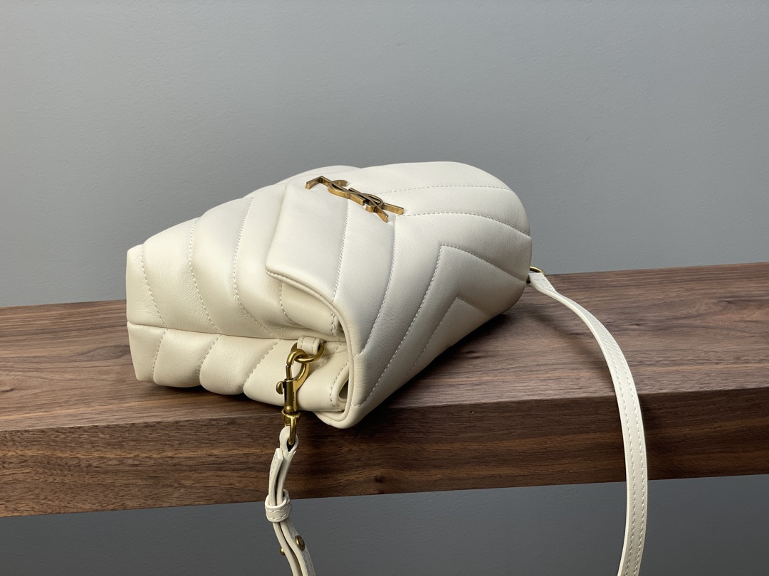 Y51 TOY LOULOU IN QUILTED LEATHER WHITE 7.9 X 5.5 X 3 INCHES