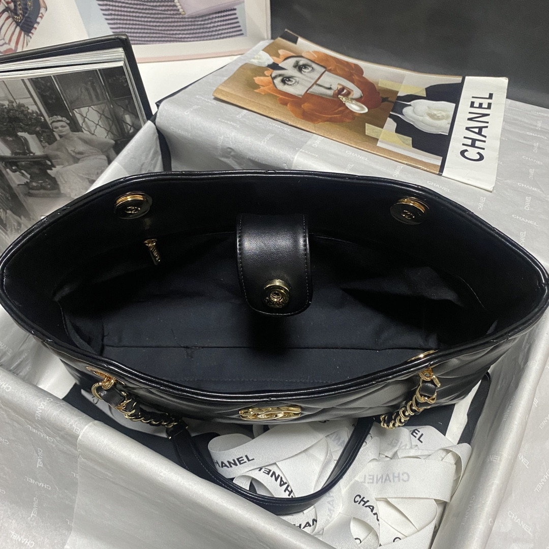 Ch**el Shiny Leather Large Shopper Tote Black 33×21×7.5 cm
