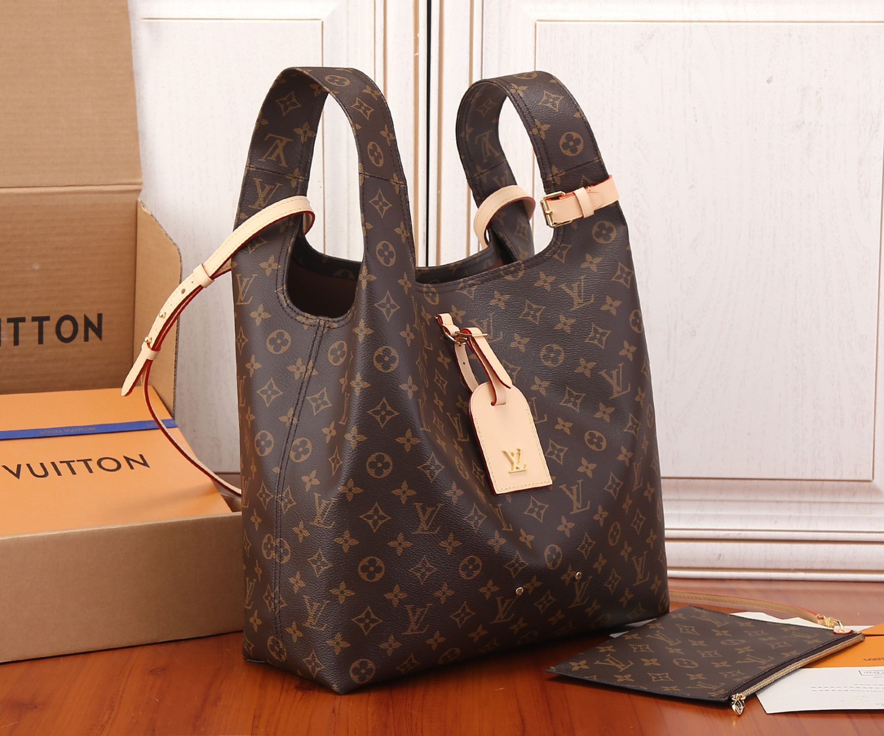 LV Atlantis GM M46817 34 x 34 x 13.5cm