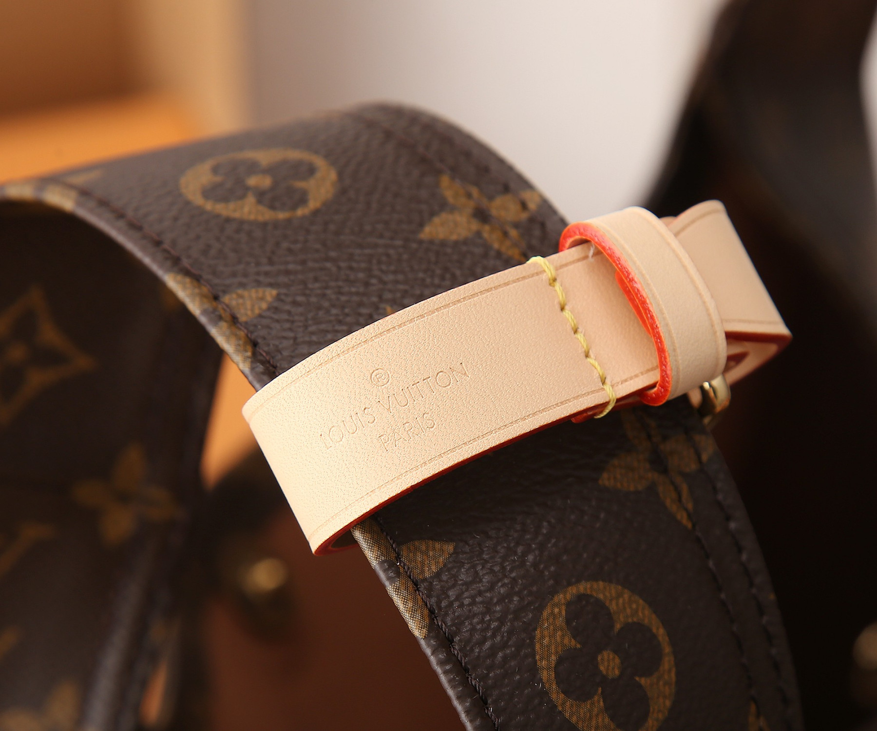 LV Atlantis GM M46817 34 x 34 x 13.5cm