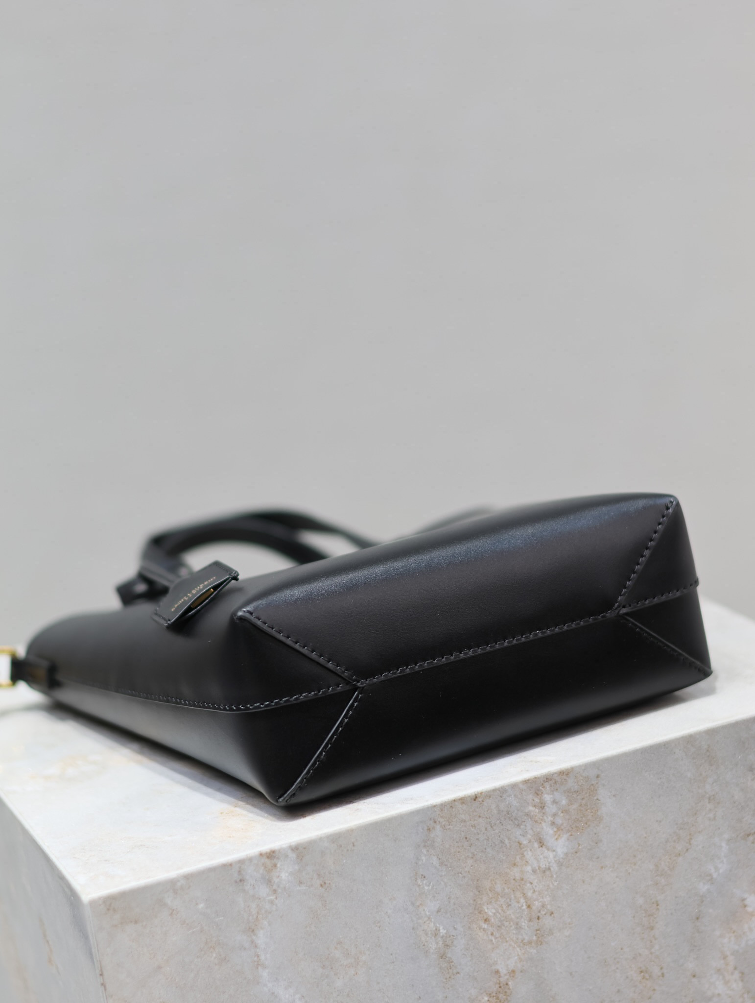 Y51 Sa1nt Lau*nt PARIS MINI TOY SHOPPING IN SMOOTH LEATHER BLACK 7.1 X 6.7 X 3.1 INCHES
