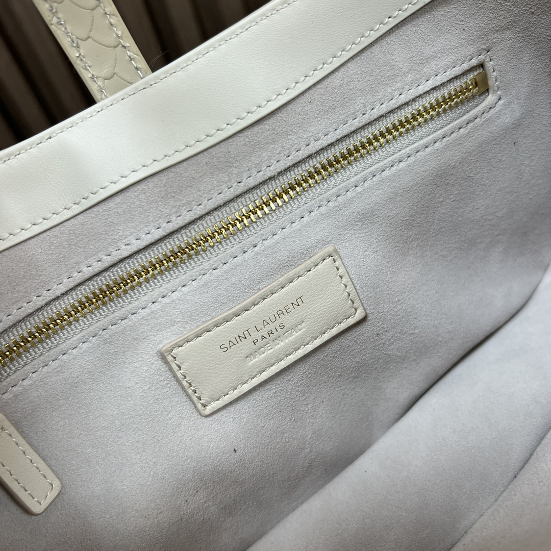 Y51 LE 5 À 7 IN CROCODILE-EMBOSSED LEATHER white 9 X 6.3 X 2.5 INCHES