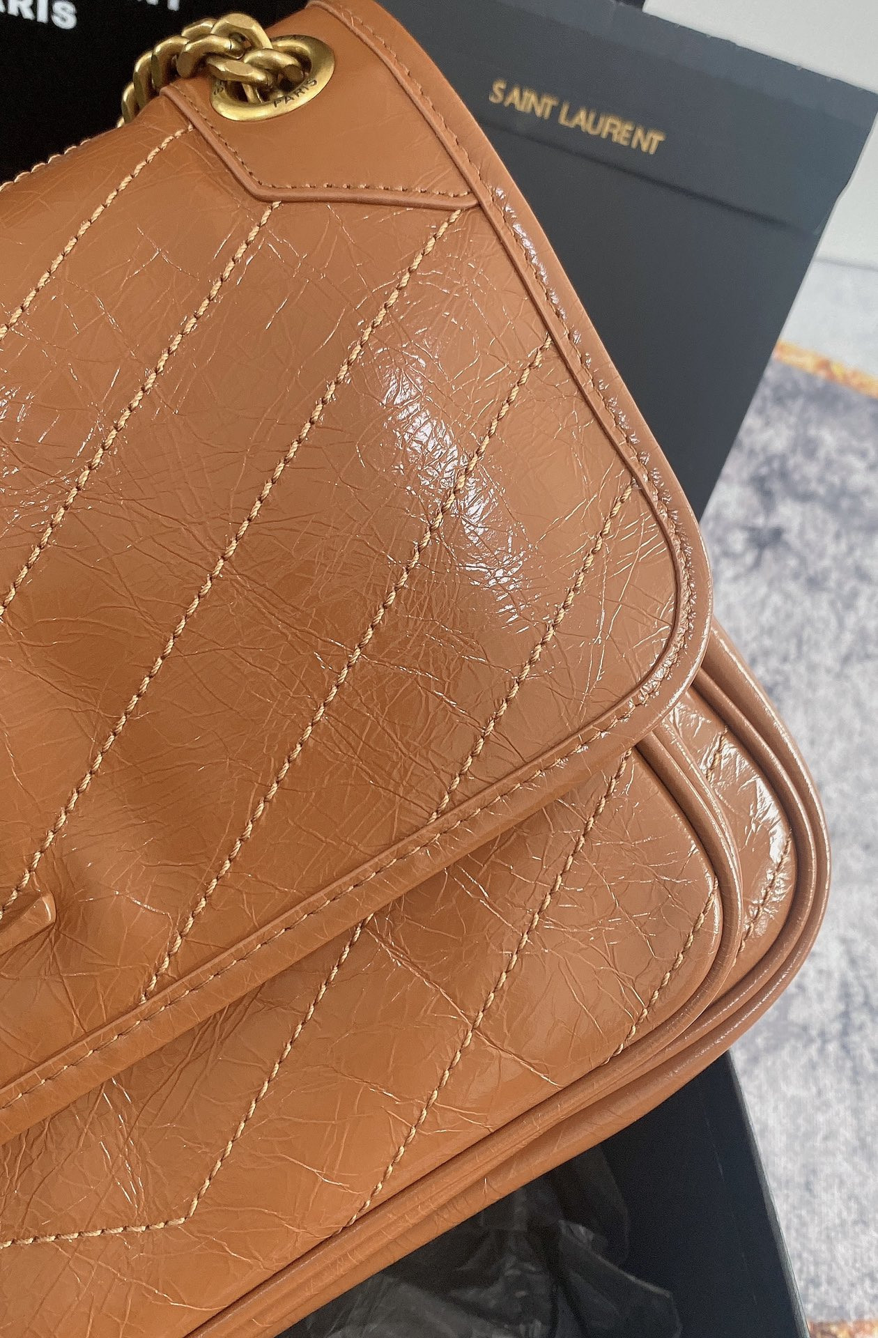 Y51 NIKI MEDIUM IN VINTAGE LEATHER LIGHT CARAMEL 11 X 7.8 X 3.3 INCHES