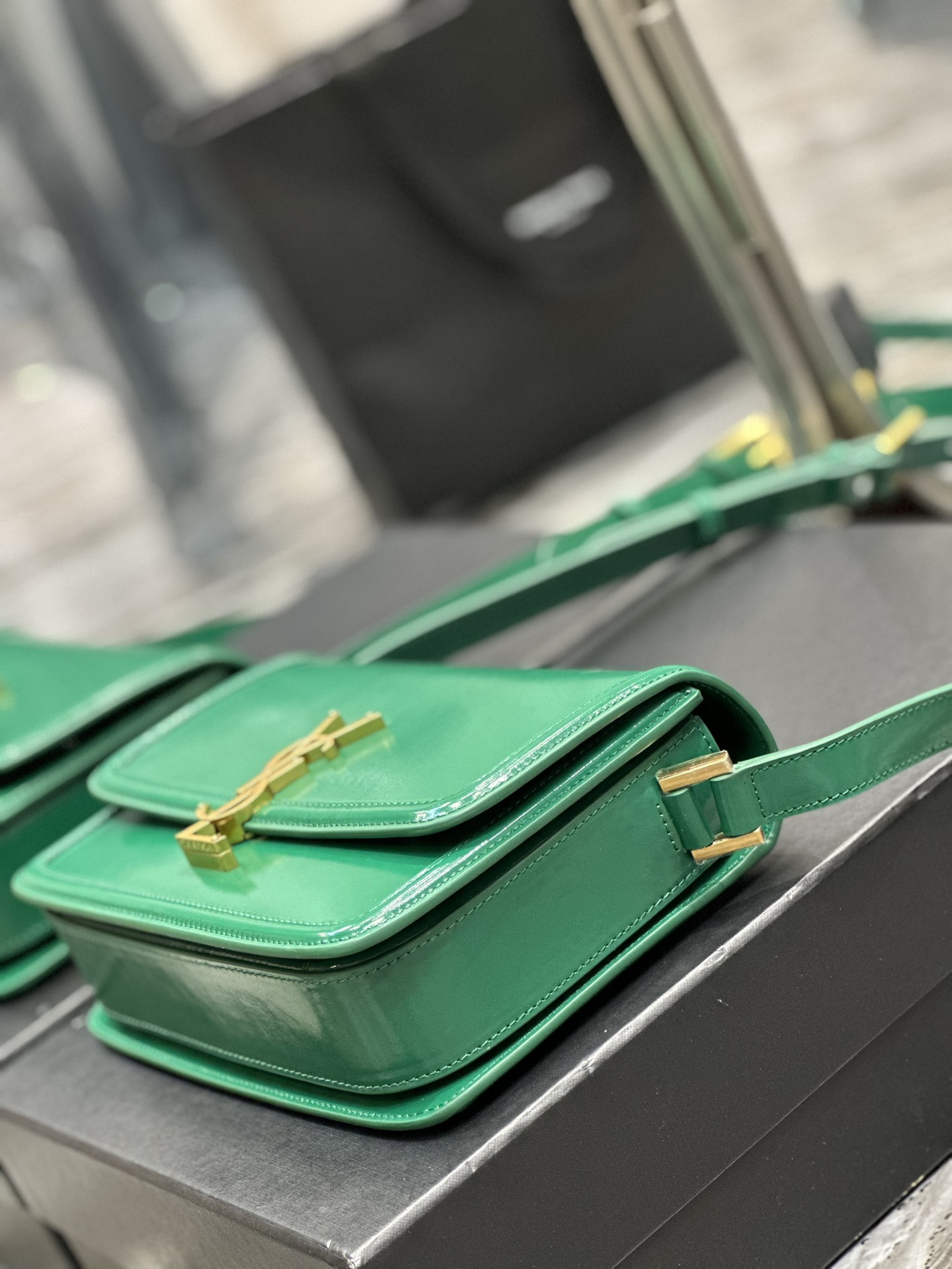 Y51 SOLFERINO MEDIUM SATCHEL IN BOX Sa1nt Lau*nt GREEN 9.1 X 6.3 X 2.4 INCHES