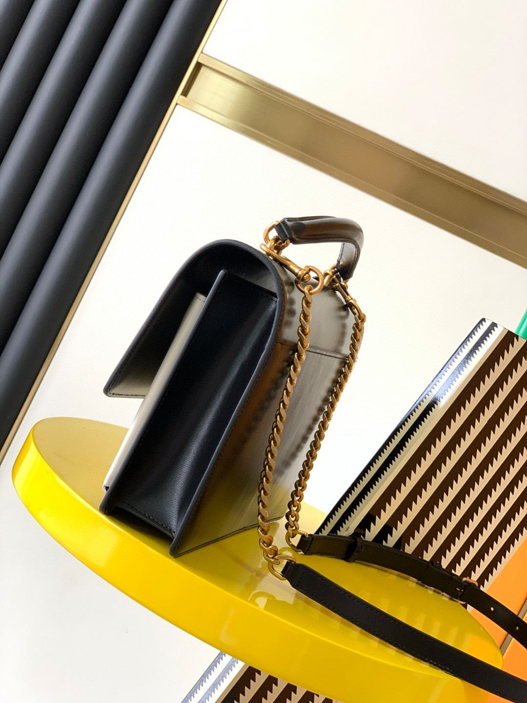 Y51 SUNSET LARGE IN SMOOTH LEATHER BLACK WHITE 10.6 X 7 X 3.1 INCHES