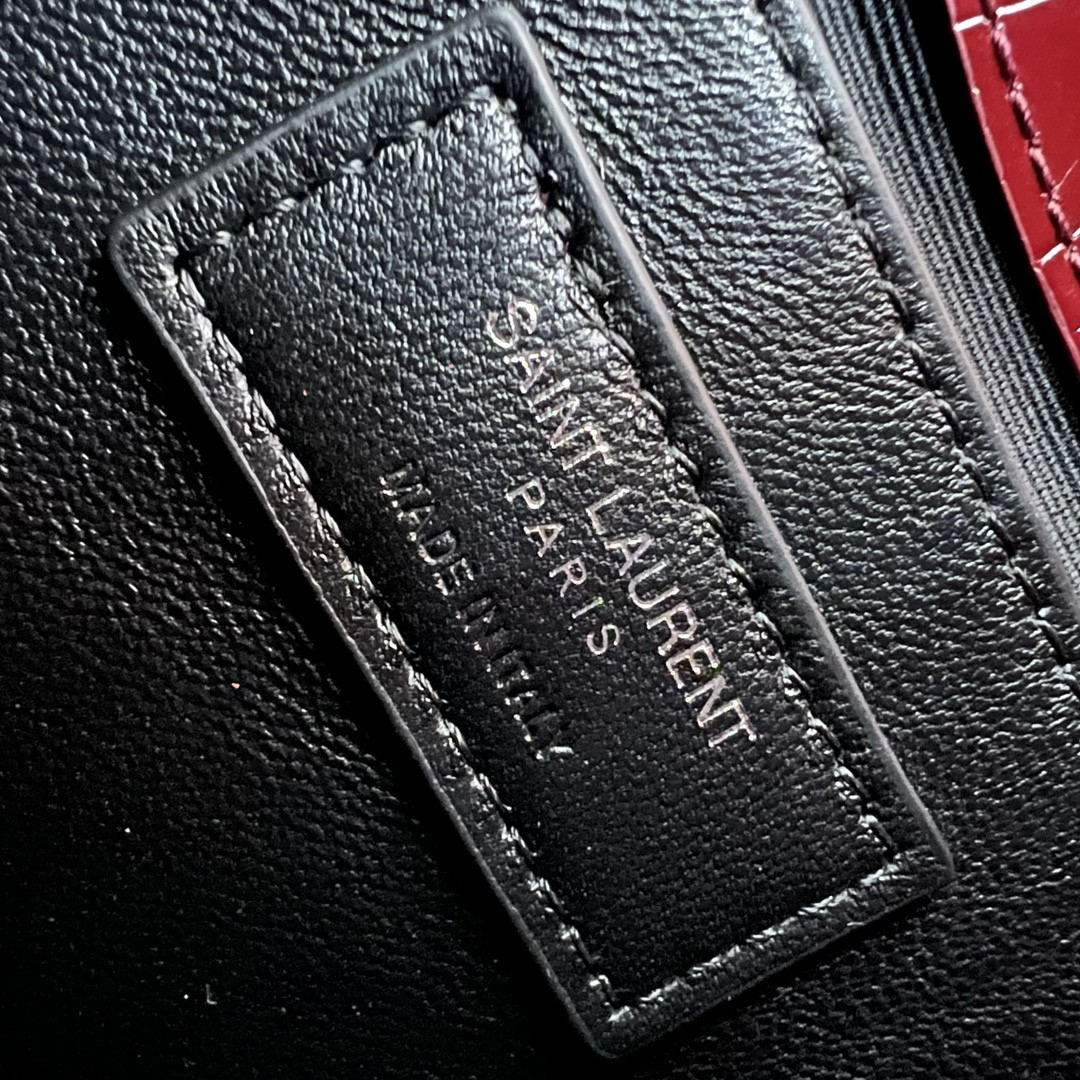 Y51 KATE MEDIUM TASSEL IN CROCODILE-EMBOSSED LEATHER RED 9.4 X 5.7 X 2.1 INCHES