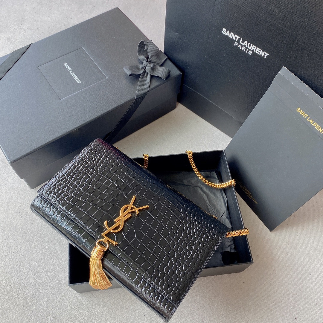 Y51 KATE MEDIUM TASSEL IN CROCODILE-EMBOSSED LEATHER BLACK 9.4 X 5.7 X 2.1 INCHES