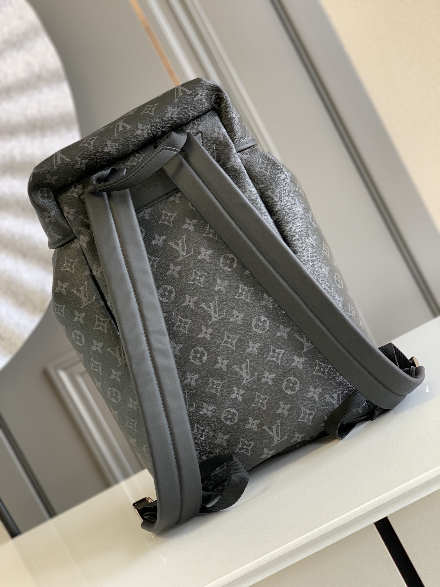 LV M43422 22 x 44 x 15 CM