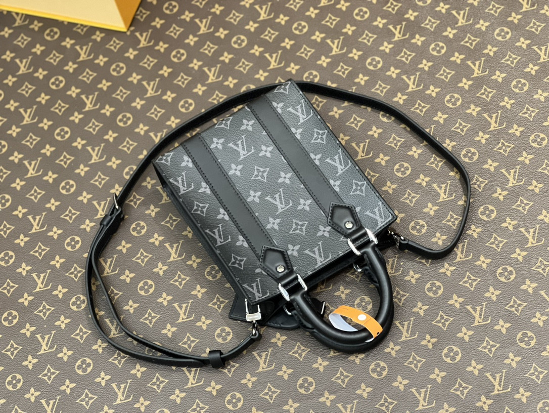 LV M46453 Petit Sac Plat 19 x 22 x 7 CM