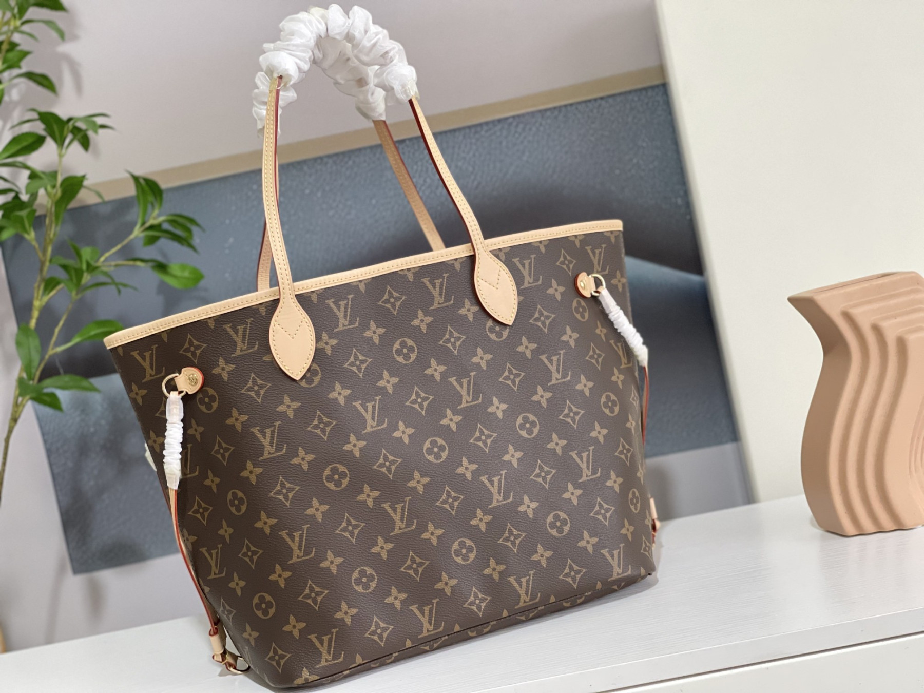 L0vis Vvtt0n M40995 Neverfull MM 12.6 x 11.4 x 6.7 inches Without Box