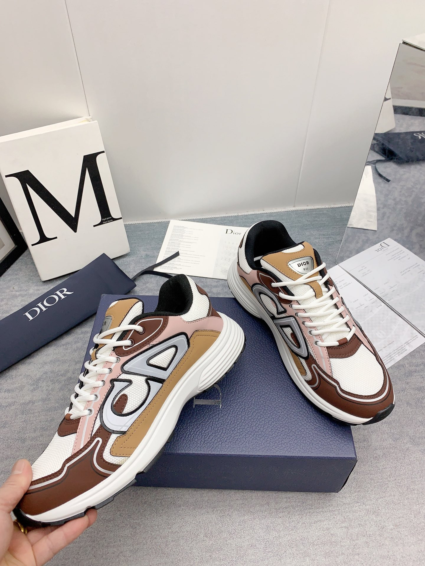 UA D10r B30 White Brown Beige