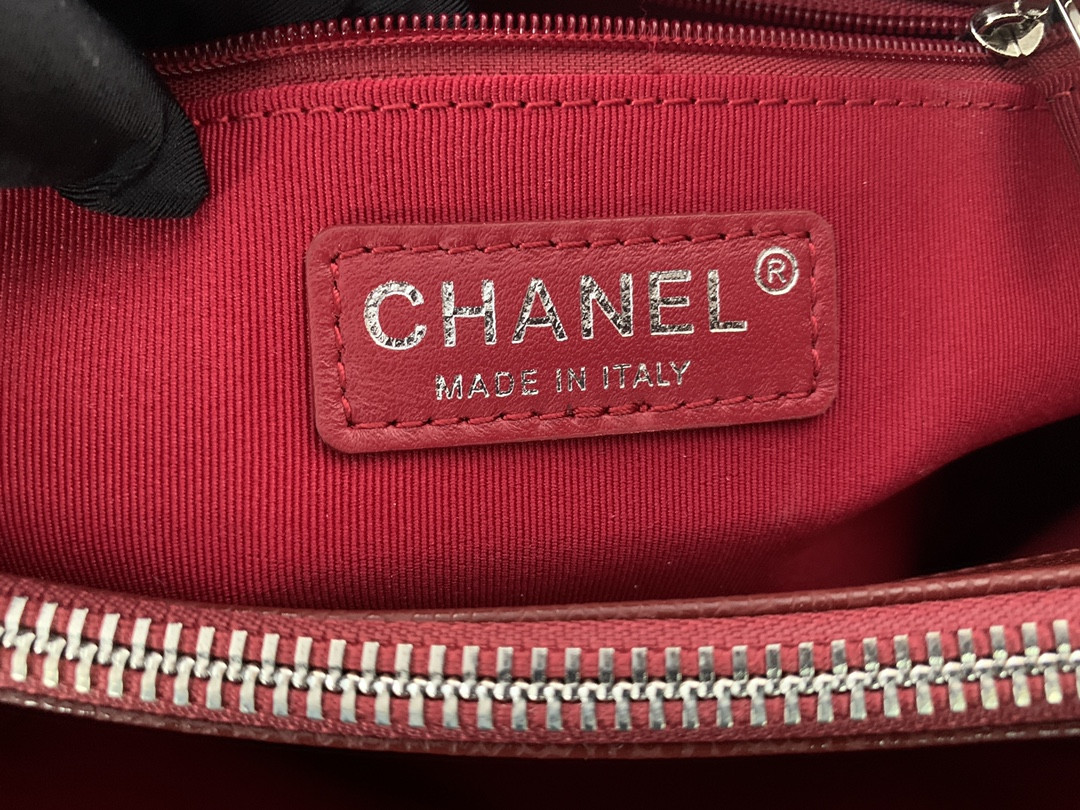 Ch**el GST CAVIAR LEATHER HARDWARE 24X33X13CM