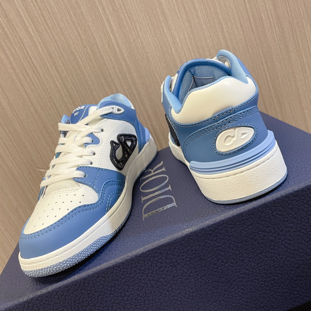 UA D10r B57 Low-Top Sneaker Light Blue and White