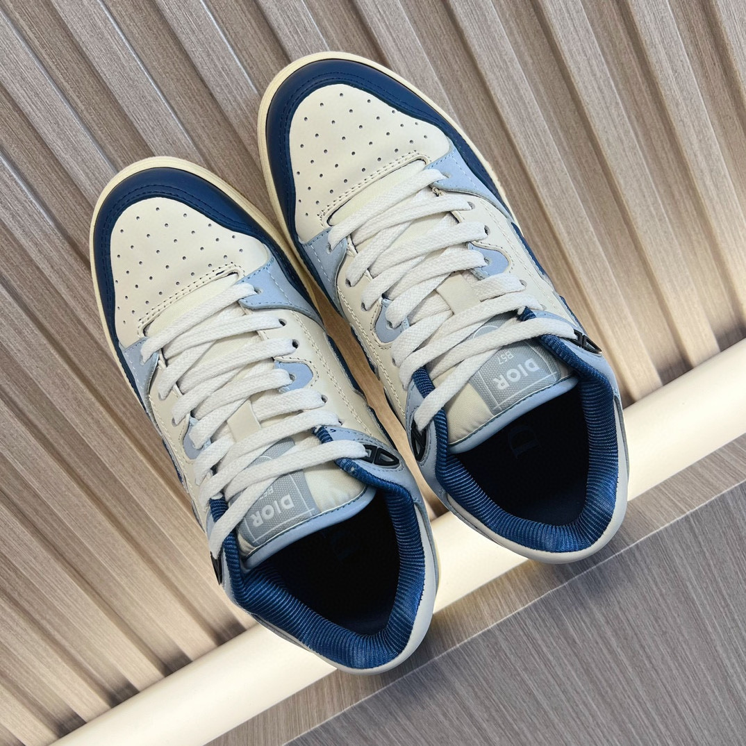 UA D10r B57 Low-Top Sneaker