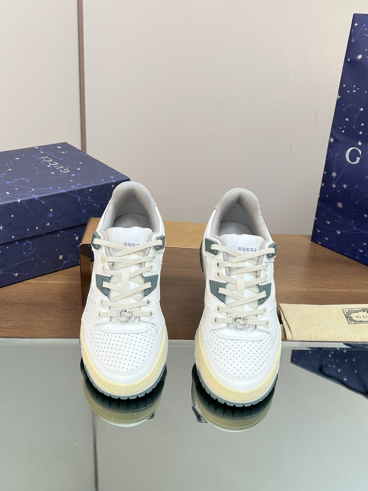 UA Gvc*1 Low-Top SNEAKER