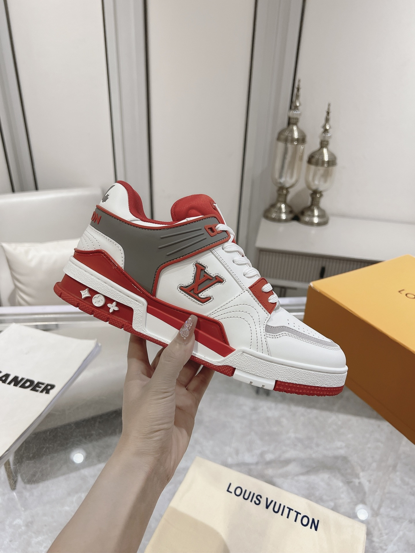 UA LV Trainer Sneaker