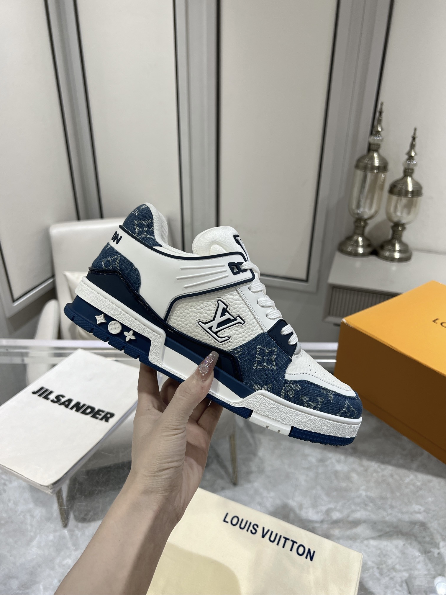 UA LV Trainer Sneaker
