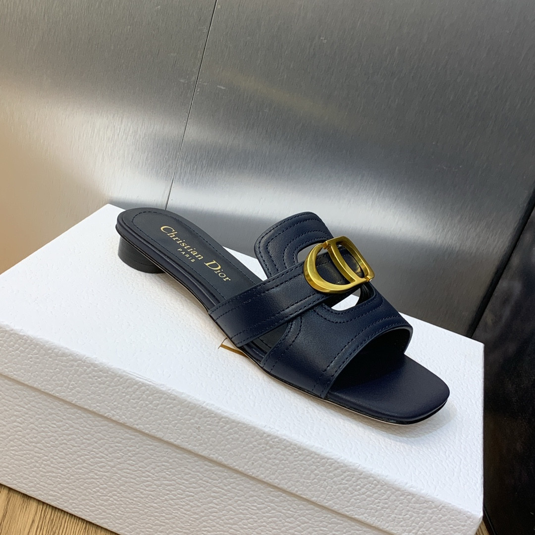 UA D10r 30 Montaigne Slide