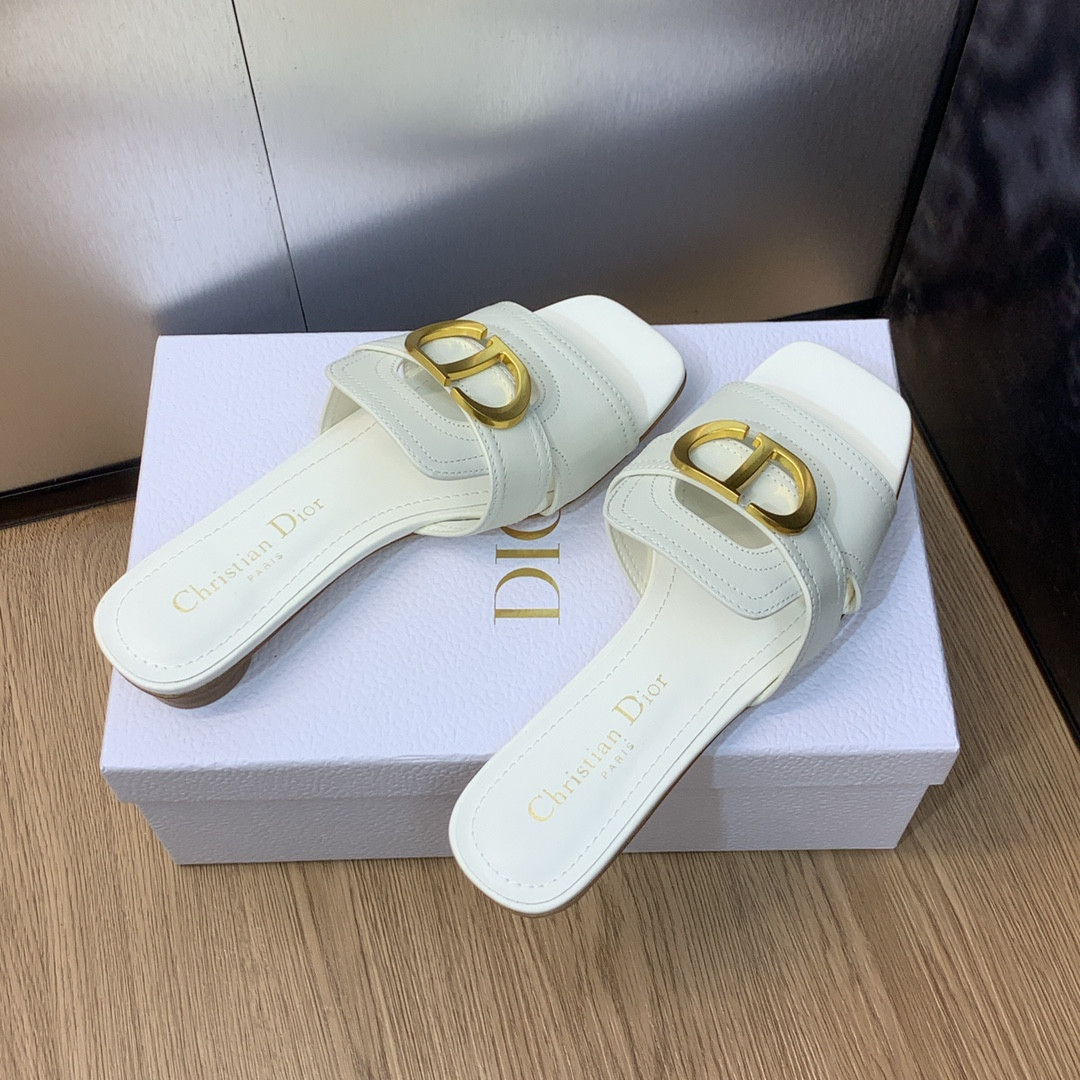 UA D10r 30 Montaigne Slide