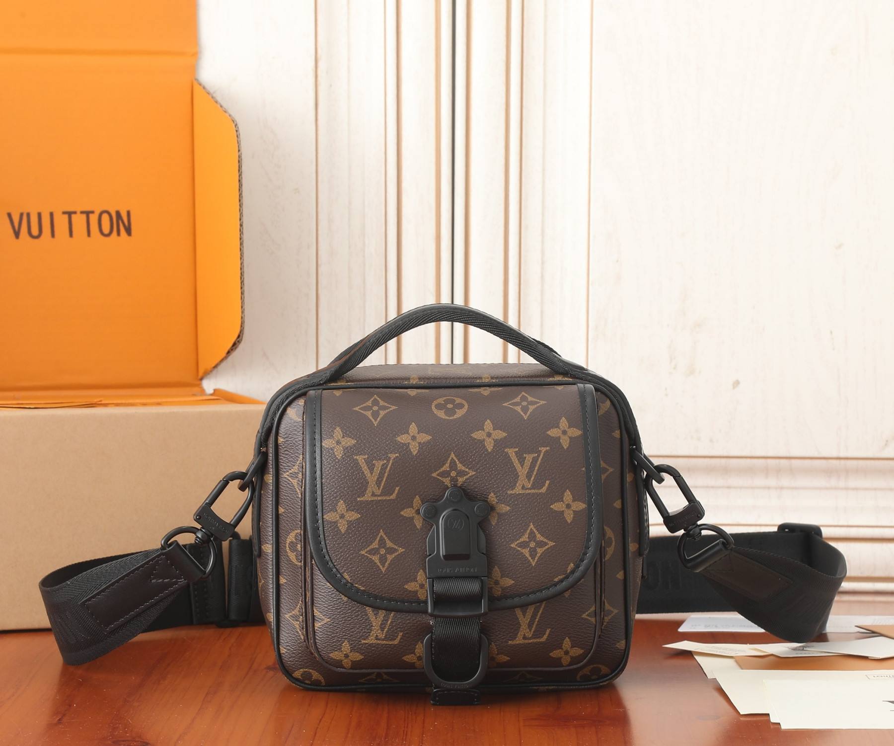 LV Quest Messenger M46973 7.1 x 7.1 x 3.9 inches