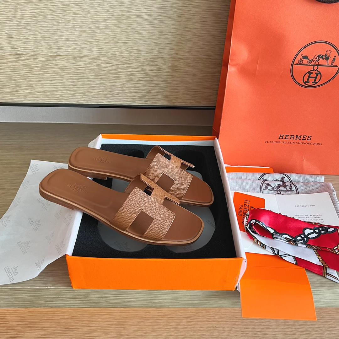 UA H**me5 Oran sandal