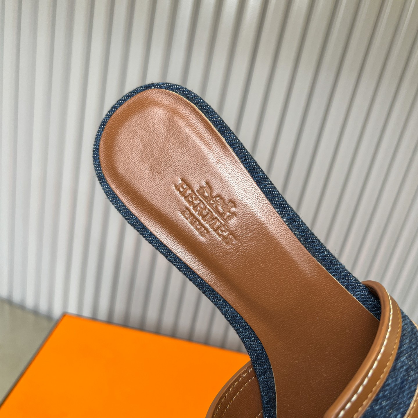 UA H**me5 Oasis sandal