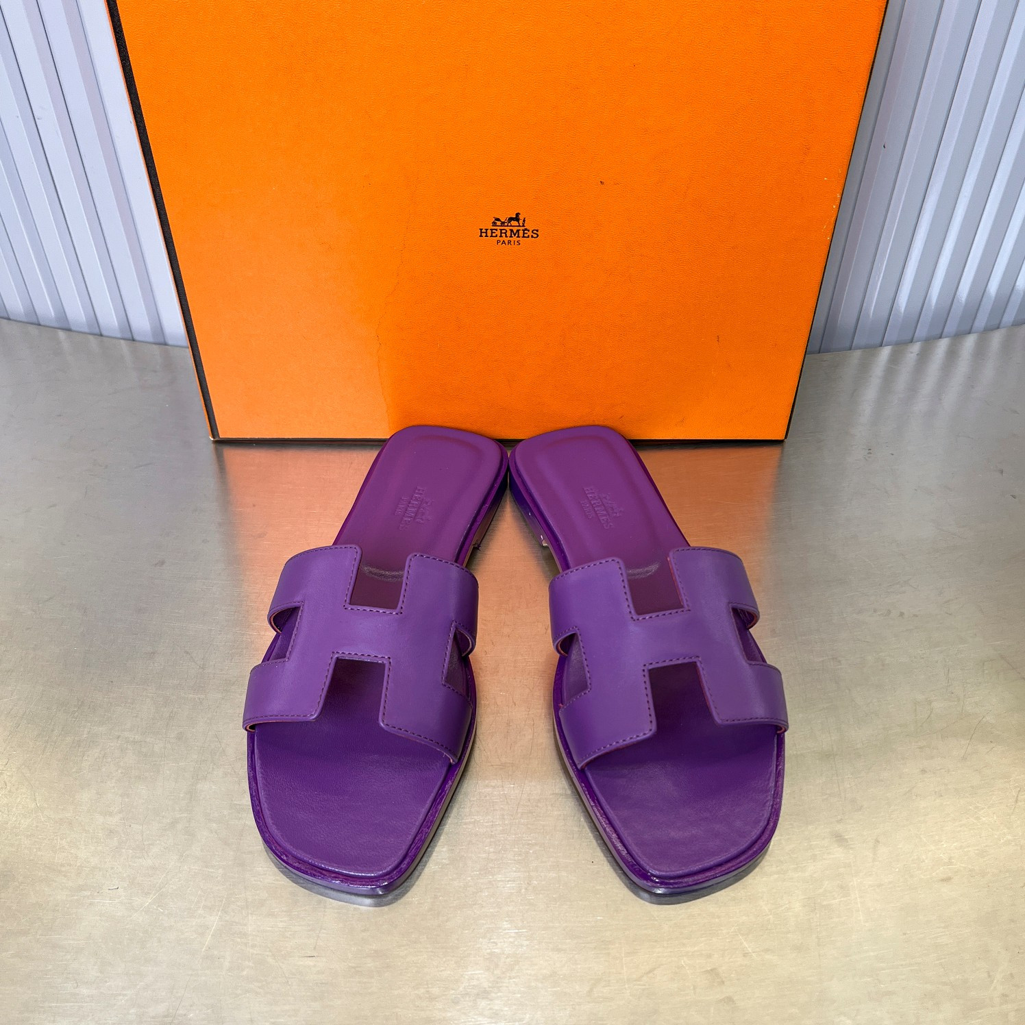 UA H**me5 Oran sandal