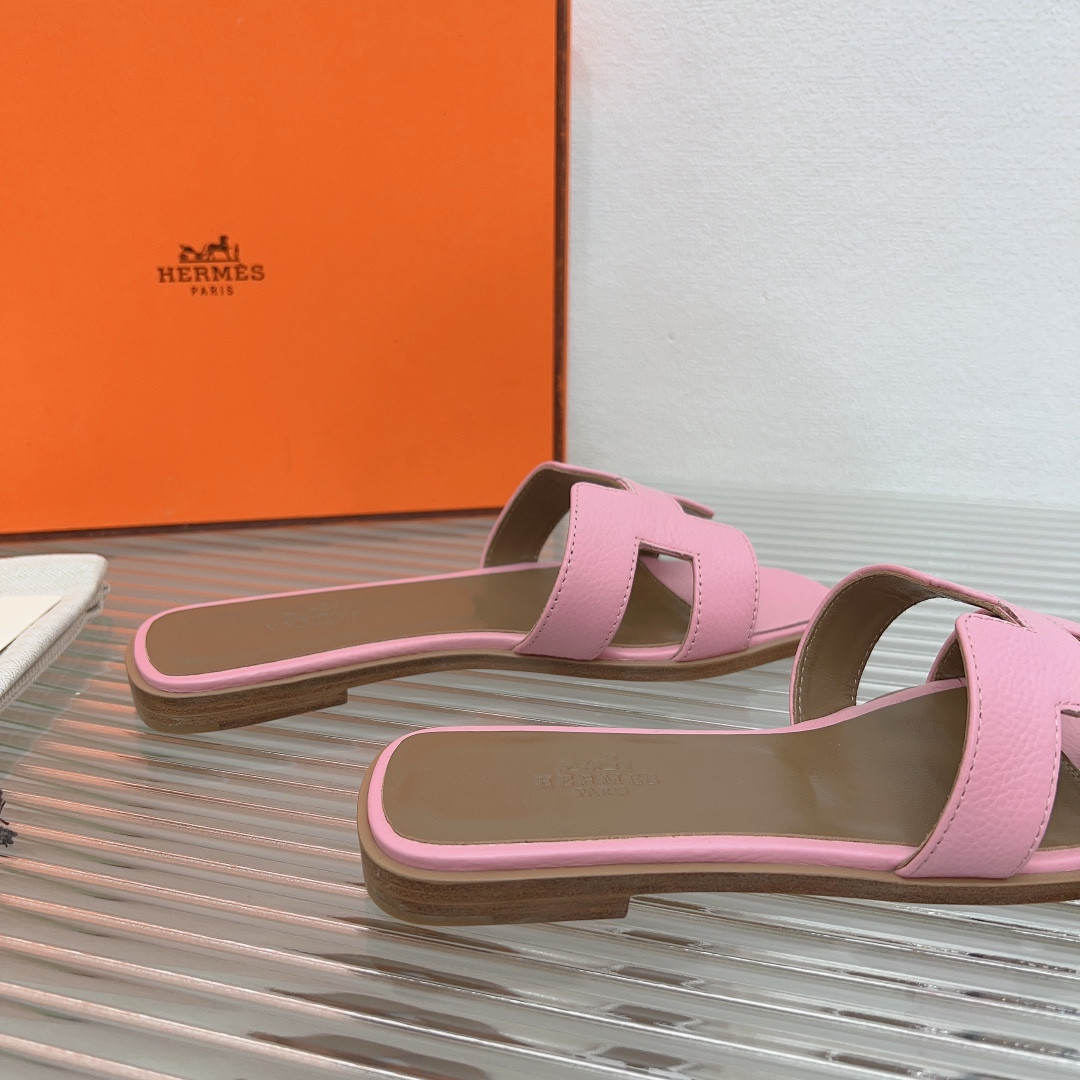 UA H**me5 Oran sandal