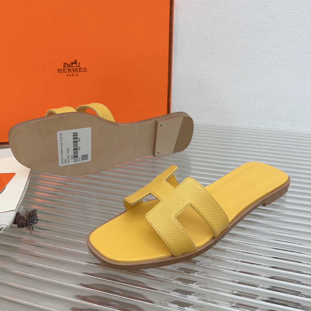 UA H**me5 Oran sandal