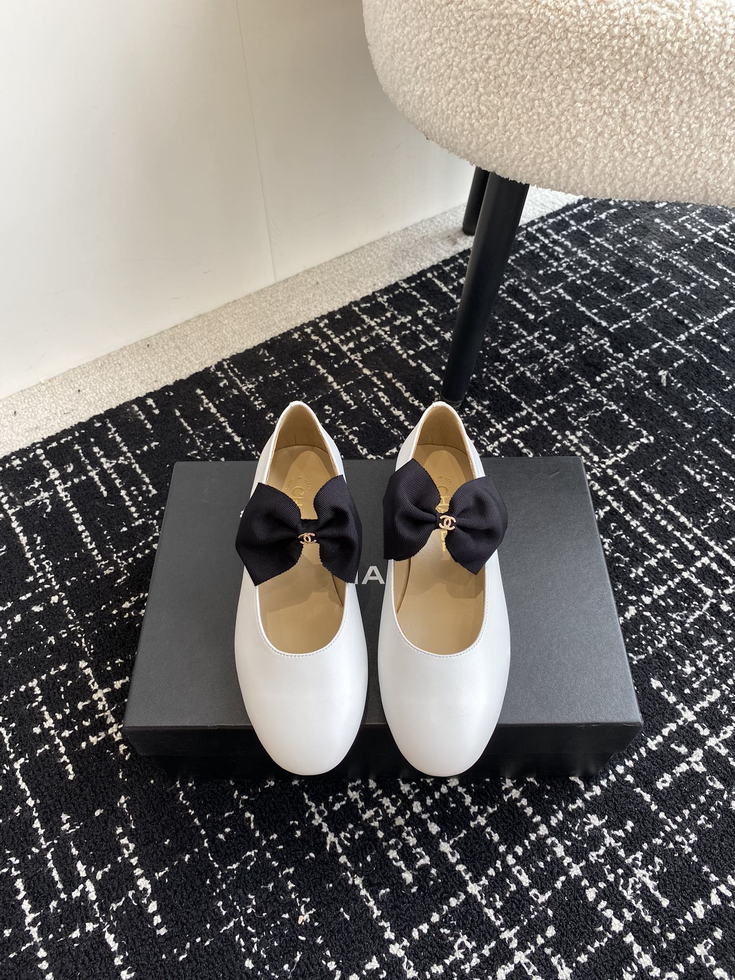 UA Ch**el MARY JANES FLAT