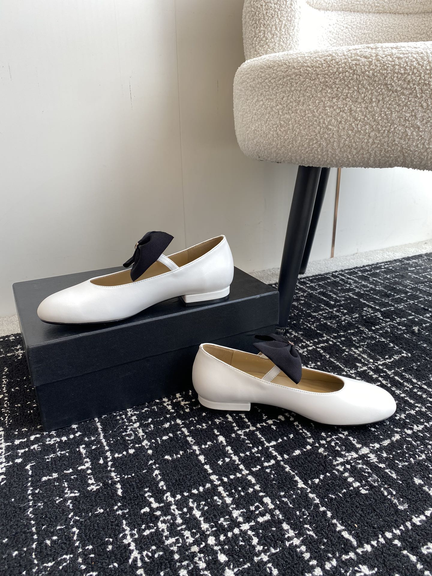 UA Ch**el MARY JANES FLAT