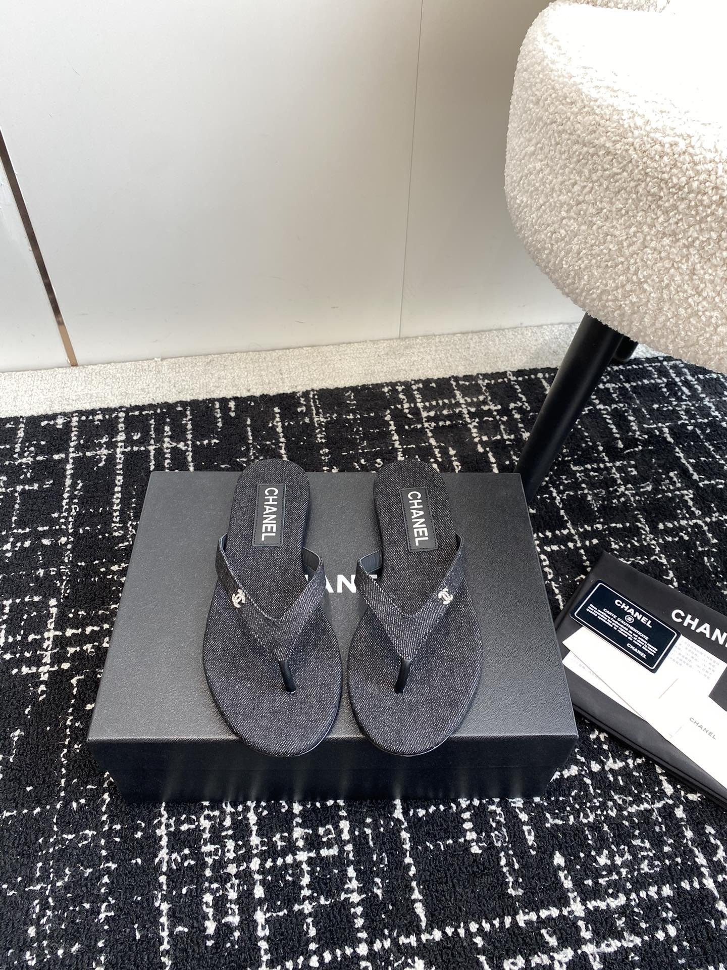 UA Ch**el THONGS
