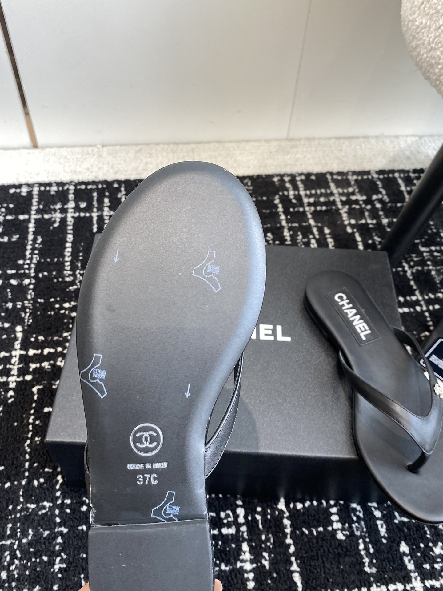 UA Ch**el THONGS