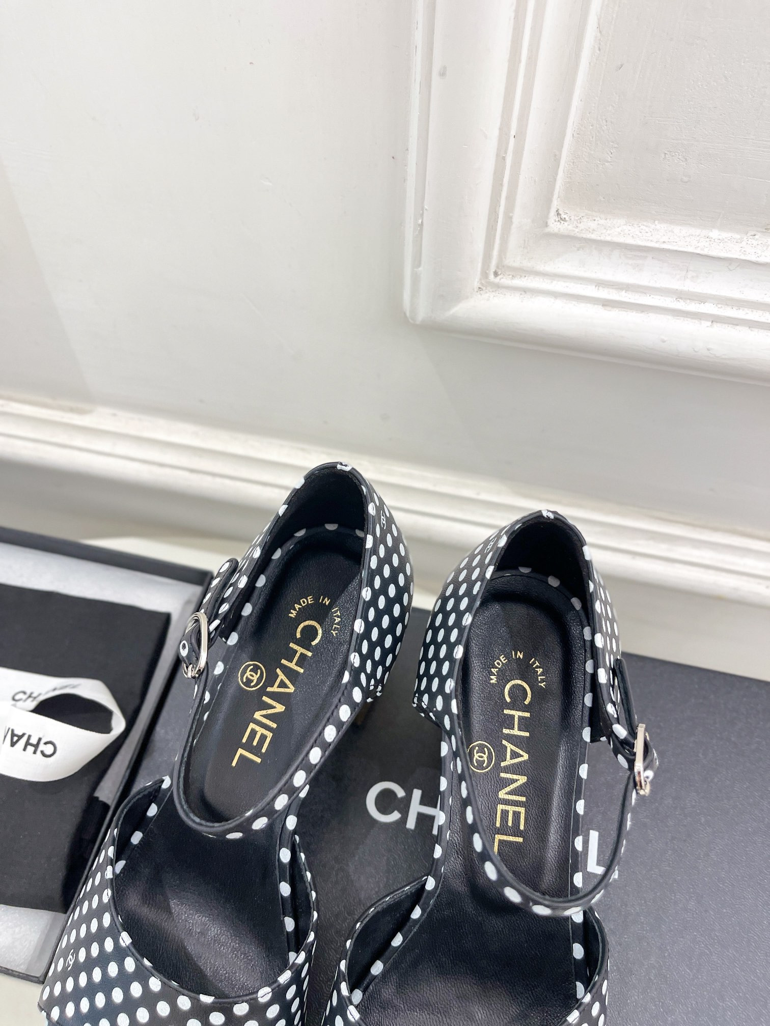 UA Ch**el HEELED SANDALS