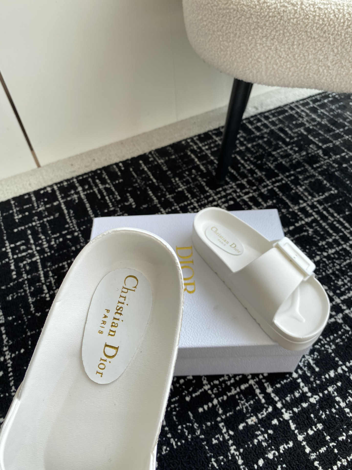 UA D10r Slide White