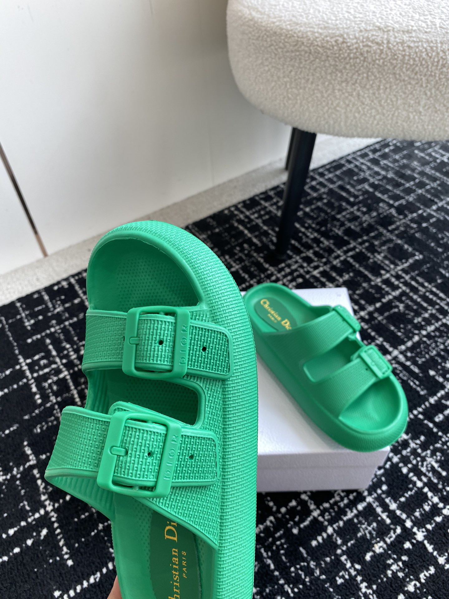 UA D10r Slide