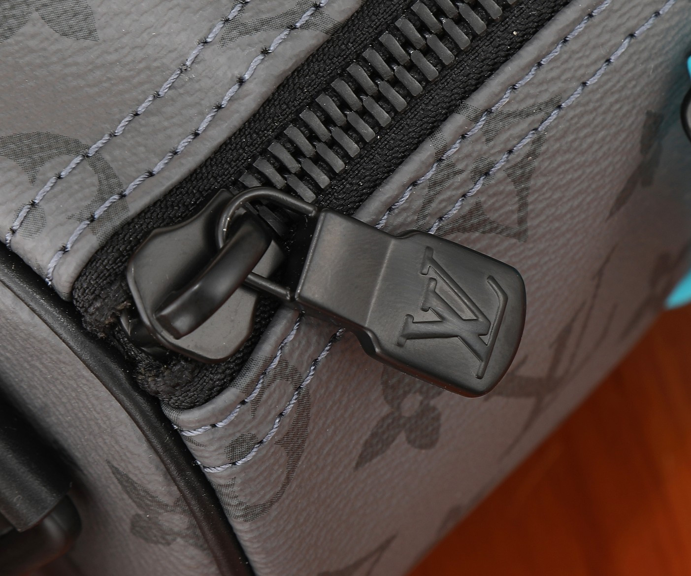 LV Keepall Bandoulière 25 M11645 9.8 x 5.9 x 4.3 inches