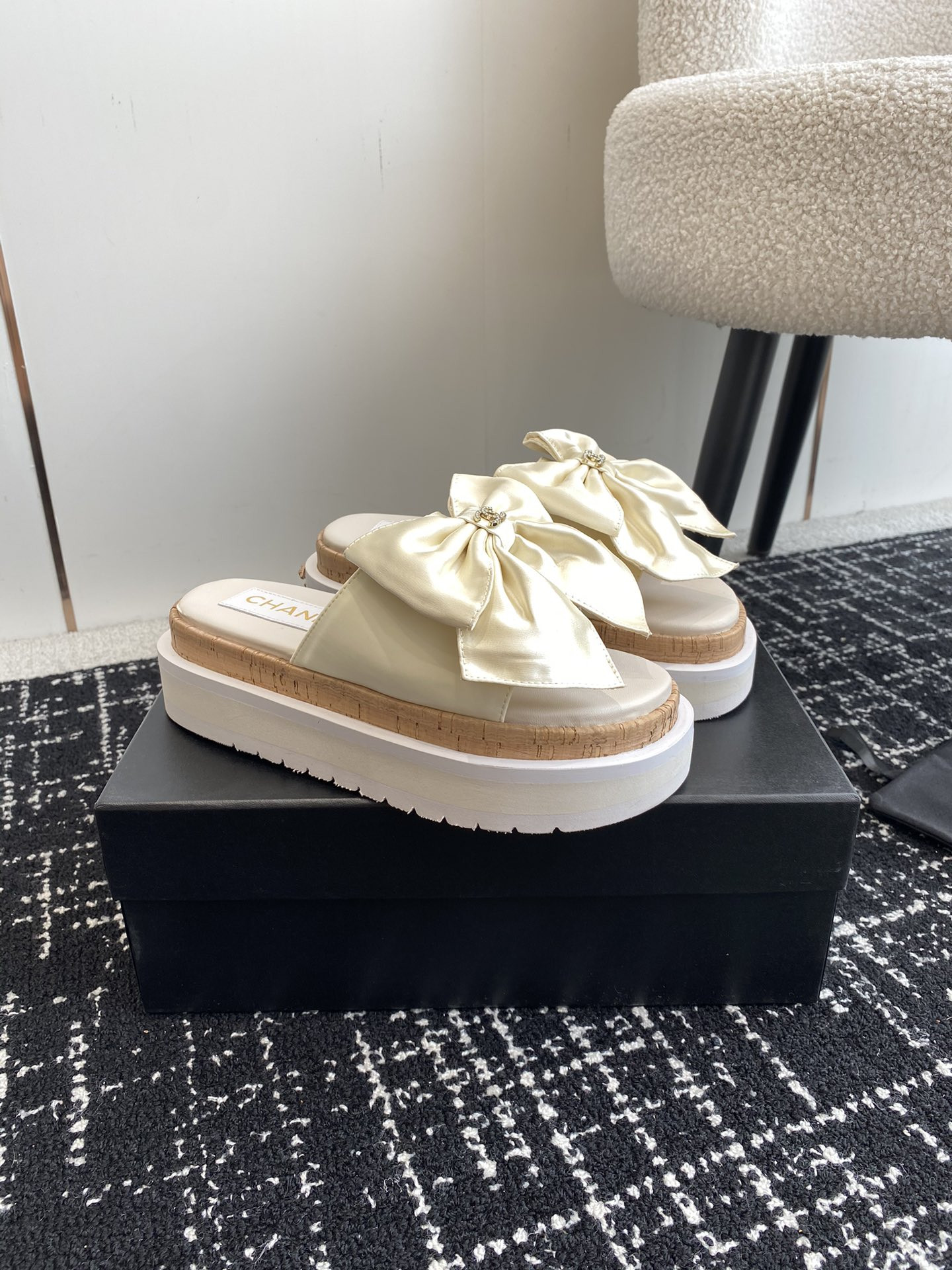 UA Ch**el PLATFORM SLIDES