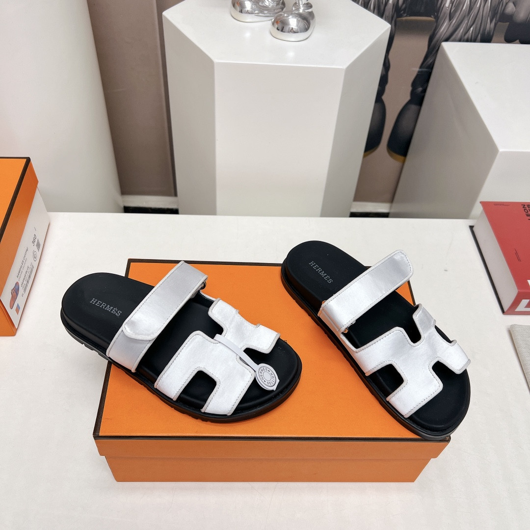 UA H**me5 Chypre sandal